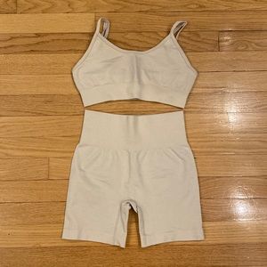 Women’s Seamless Two-Piece Workout Set - Biker Shorts and Sports Bra Size S